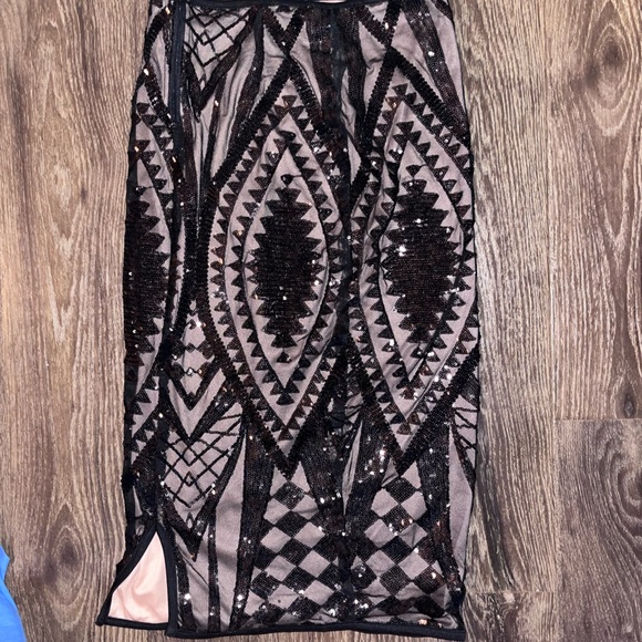 NWT Windsor sequin skirt knee length - Picture 2 of 5